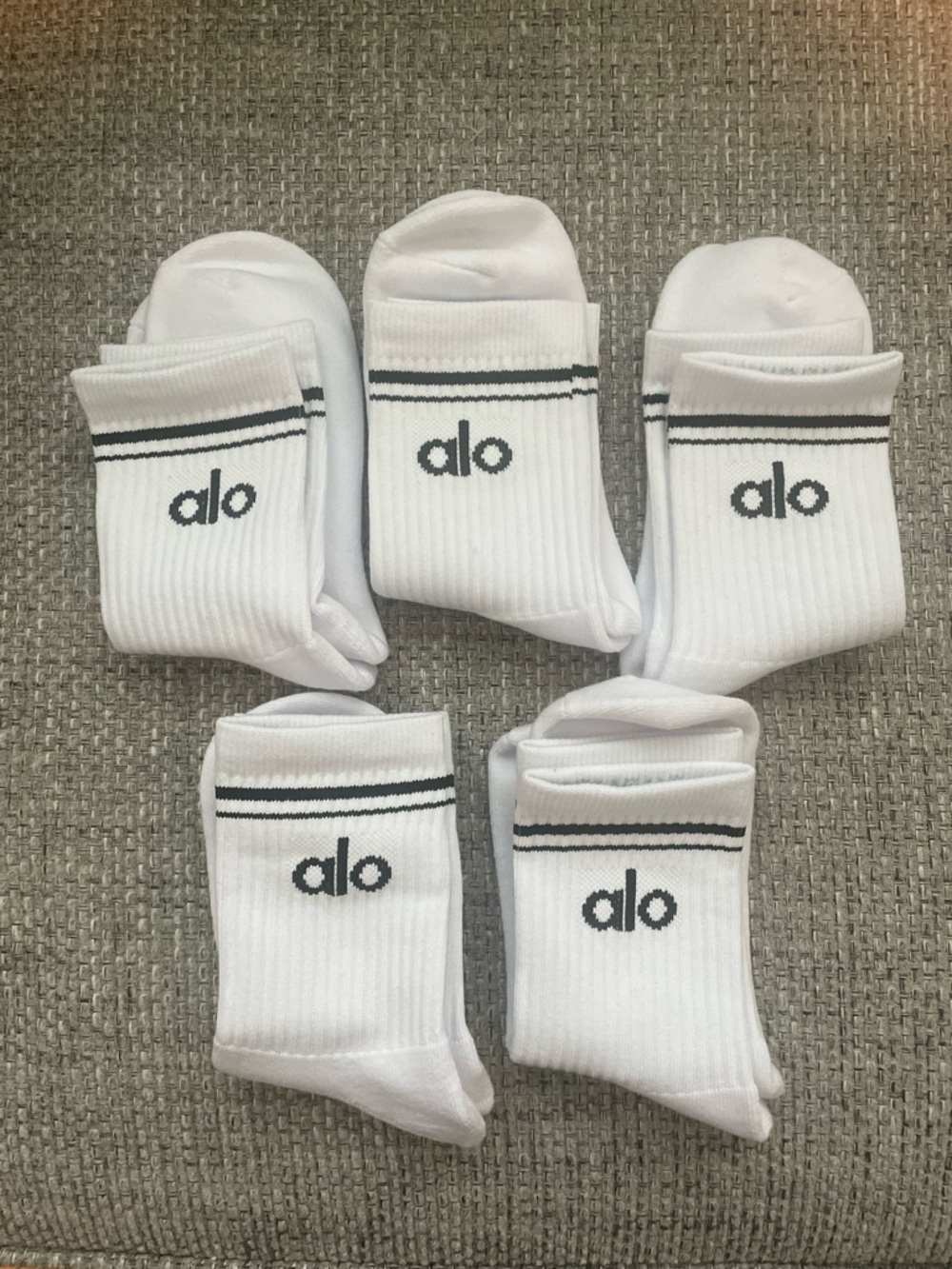 ALO Yoga White Unisex Throwback Socks New - 5 pairs